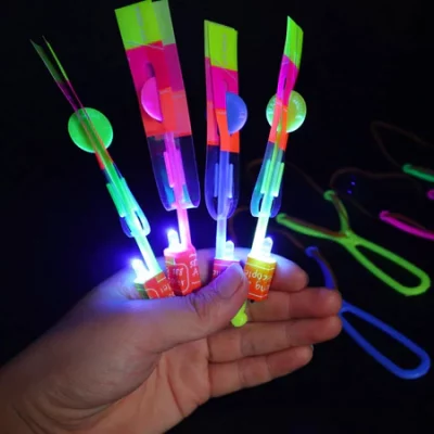 Kit 6/10 E 20 e 30 Avatar Voador De Led Com Estilingue Foguete Helicóptero Brinquedo de Criança