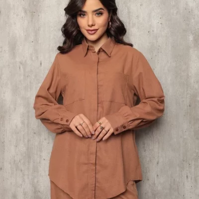 Conjunto camisa e calca pantalona tecido linho com bolso frontal